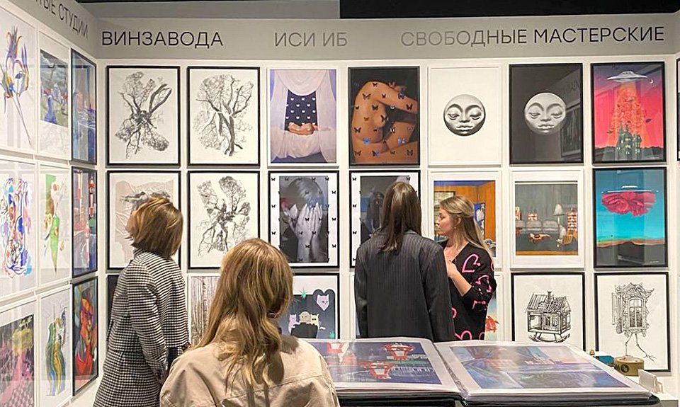 Обьединенный стенд художественных вузов. Фото: blazar