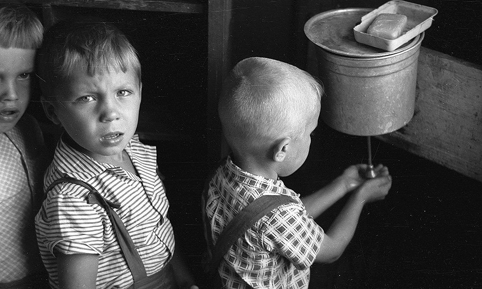 Владимир Варновский. Воспитанники детского сада в Парфеньево. Фото: Центр русского искусства
