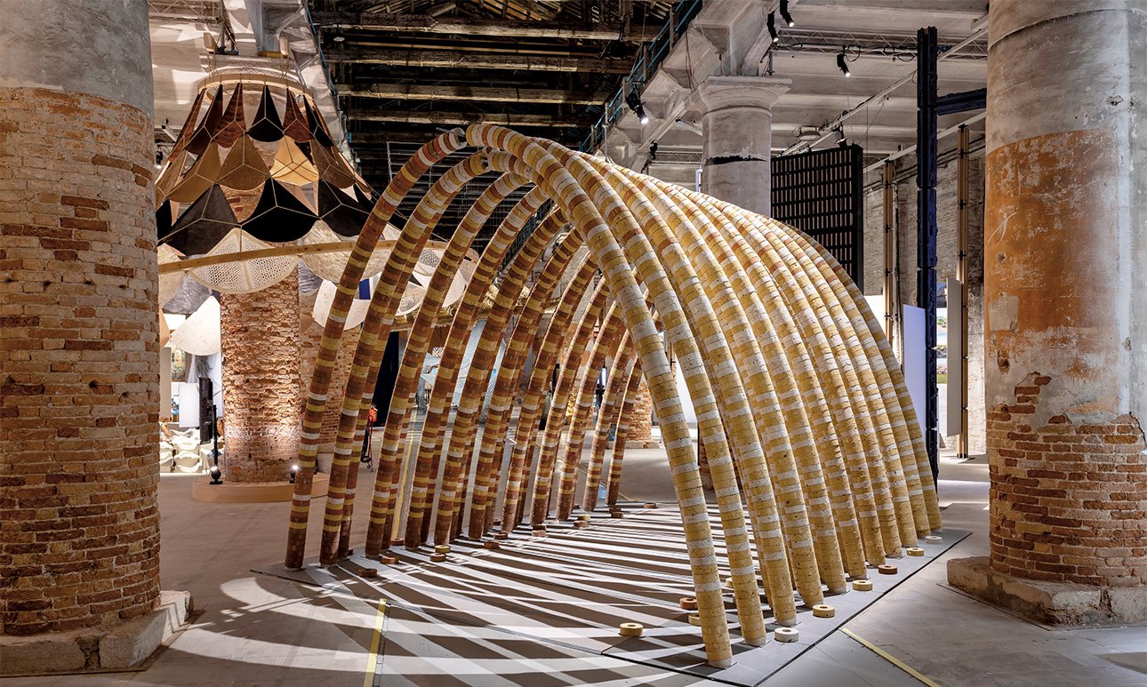 Бунсерм Премтада. «Слоновья часовня». Фото: Marco Zorzanello / La Biennale di Venezia