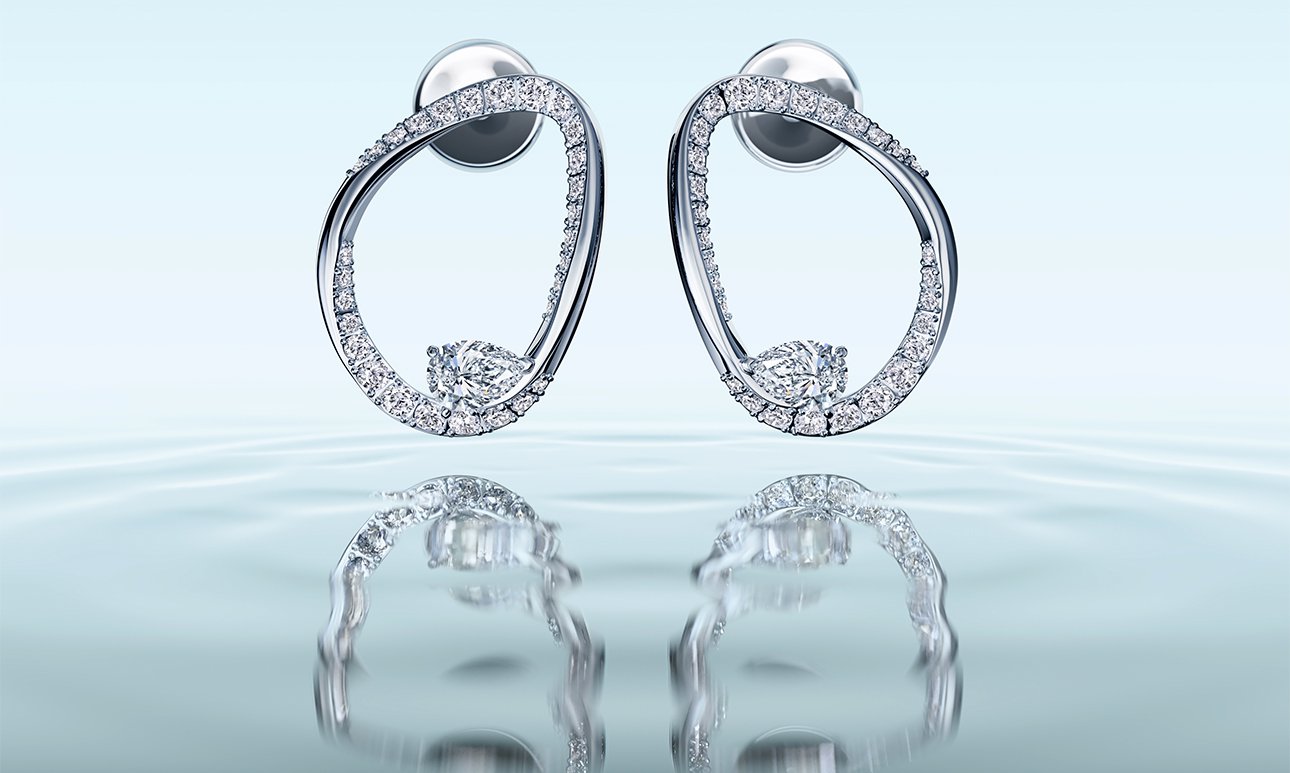Серьги­-пусеты из новой коллекции LETHE.  Фото: ALROSA Diamonds